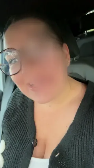 Carla, 27