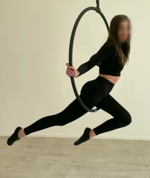 Maja, 25